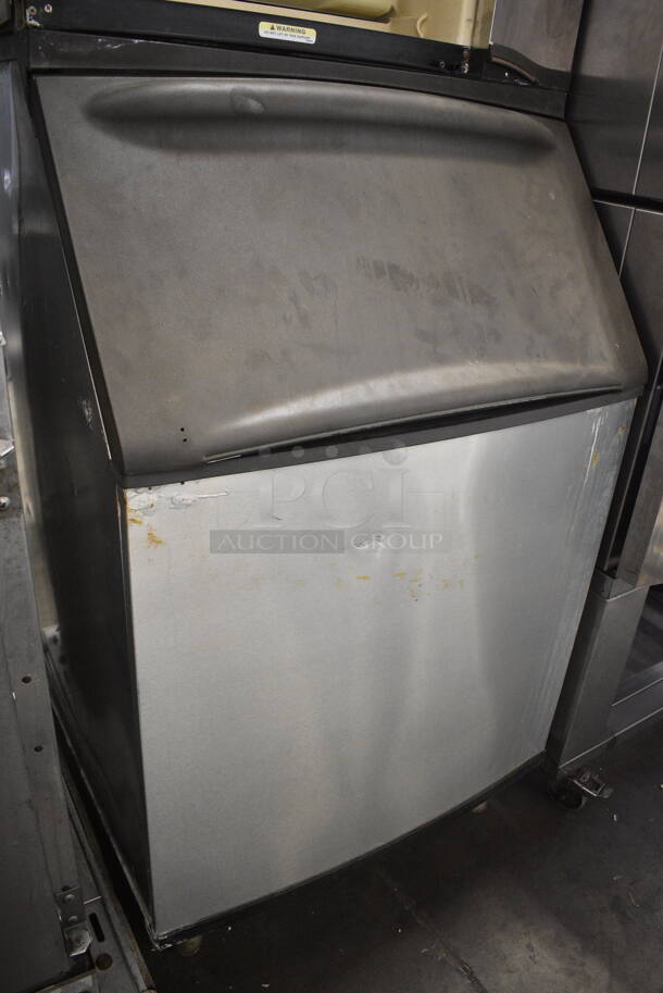 Manitowoc SD0502A Stainless Steel Commercial Ice Head on Commercial Ice Bin. 115 Volts, 1 Phase.  - Image 3 of 6
