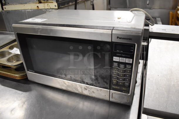 Panasonic NN-SA651S Metal Countertop Microwave Oven w/ Plate. 120 Volts, 1 Phase. 20.5x14x12 - Image 2 of 7