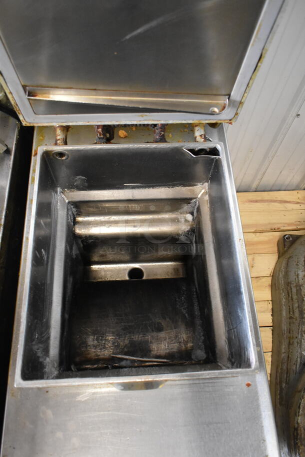 Henny Penny 600 Stainless Steel Commercial Floor Style Natural Gas Powered Pressure Fryer on Commercial Casters. 80,000 BTU. - Image 4 of 7