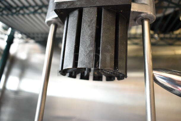 BRAND NEW SCRATCH AND DENT! Vollrath 15007 Redco InstaCut 3.5 10 Section Fruit and Vegetable Wedger - Image 4 of 6