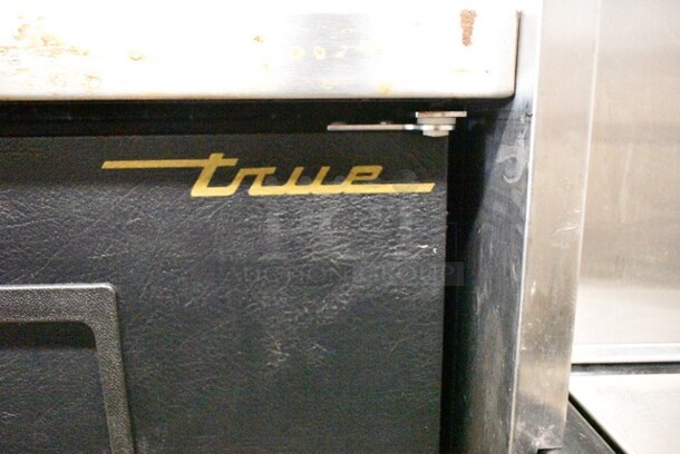 True TDD-2 Metal Commercial 2 Door Direct Draw Kegerator w/ 2 Beer Tower. 115 Volts, 1 Phase. Tested and Working! - Image 2 of 9
