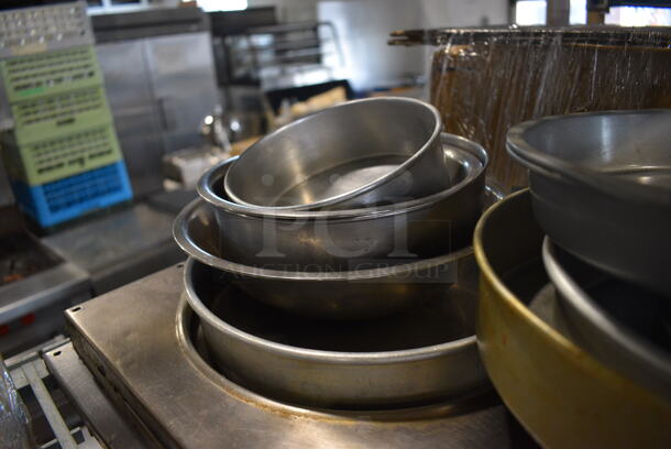 ALL ONE MONEY! Tier Lot of Various Items Including Baking Pans - Image 4 of 6