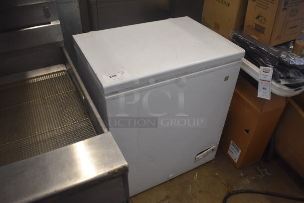 GE FCM5SUCWW White Chest Freezer. 115 Volt 1 Phase. Tested and Powers On But Does Not Get Cold - Image 2 of 6