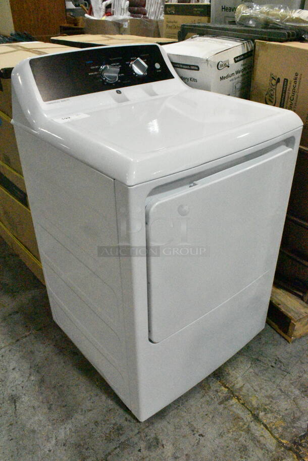 BRAND NEW SCRATCH AND DENT! General Electric GE GTX52EASP1WB 6.2 cu. ft. Front Load Electric Commercial Dryer - Free Use. 120/208-240 Volts, 1 Phase.  - Image 3 of 8