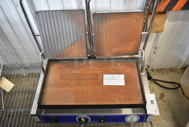 BRAND NEW SCRATCH AND DENT! 2023 Globe GSGDUE10 Stainless Steel Bistro Series Double Sandwich Grill with Smooth Plates - 20" x 10" Cooking Surface. 240 Volts, 1 Phase.  - Image 3 of 6