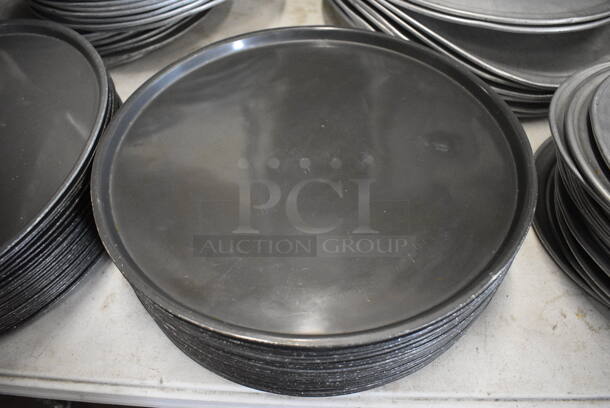 24 Metal Round Baking Pans. 14x14x0.5. 24 Times Your Bid! - Image 1 of 3