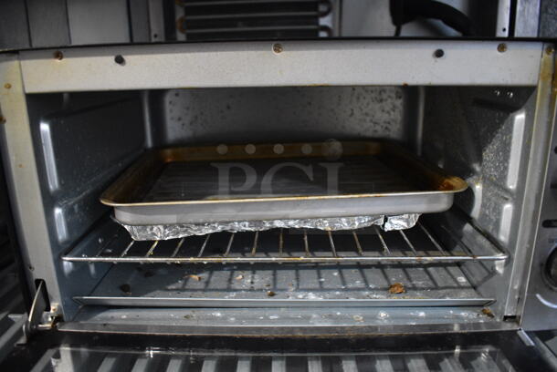 Hamilton Beach Chrome Finish Countertop Electric Powered Toaster Oven. 17x11x9 - Image 4 of 5