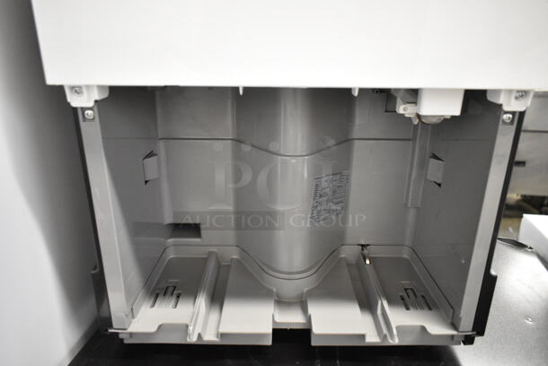 BRAND NEW SCRATCH AND DENT! Whynter Energy Star RPD-506EWP 50 Pint High Capacity Portable Dehumidifier with Pump up to 4000 sq ft. 115 Volts, 1 Phase. Tested and Working! - Image 5 of 9