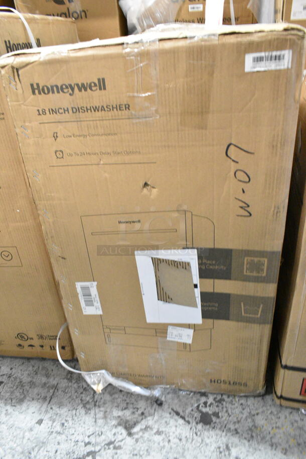BRAND NEW SCRATCH AND DENT! 	Honeywell HDS18SS 18" Dishwasher with 8 Place settings, 6 Washing Programs. 120 Volts, 1 Phase. - Image 2 of 3