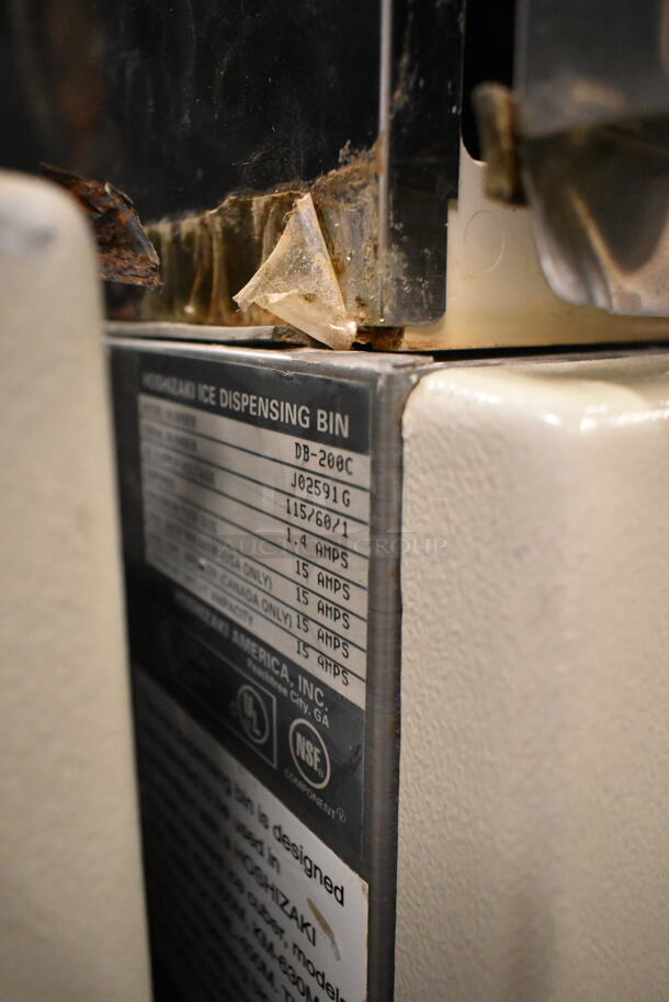 Hoshizaki KM-500MAF Stainless Steel Commercial Ice Head on Hoshizaki DB-200C Hotel Dispenser Ice Bin. 115-120 Volts, 1 Phase.  - Image 6 of 7