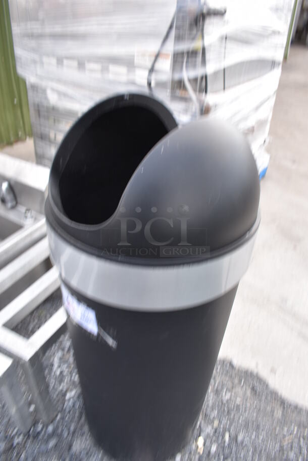 Black Poly Trash Can. 14.5x14.5x35 - Image 3 of 4