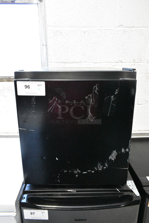 Hisense WMS017M6XBE Metal Mini Cooler. 115 Volts, 1 Phase. Tested and Powers On But Does Not Get Cold - Image 1 of 6