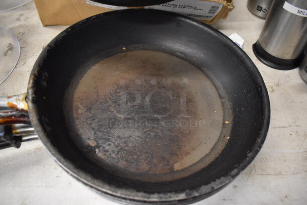 5 Metal Skillets. 20x13x2.5. 5 Times Your Bid! - Image 4 of 8