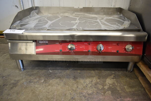 BRAND NEW SCRATCH AND DENT! 2023 Avantco 177EG30N Stainless Steel Commercial Countertop Electric Powered Flat Top Griddle. 208/240 Volts, 1 Phase. - Image 2 of 4
