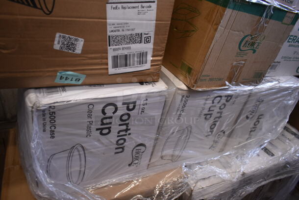 PALLET LOT of 21 BRAND NEW Boxes Including Choice Take Out Container, Tellus 433470 Bowls, 50012DWALLW Choice 12 oz. White Smooth Double Wall Paper Hot Cup - 500/Case, 760IC12G Choice 12 oz. Green Paper Frozen Yogurt / Food Cup - 1000/Case, 3 Box Choice 1.5 oz Portion Cups,  795PTOKFT1 Choice 4 5/8" x 3 1/2" x 2 1/2" Kraft Microwavable Folded Paper #1 Take-Out Container - 450/Case, 3 Box Medium Weight Cutlery Sets, 5002BNAPWH Choice 2-Ply White Beverage / Cocktail Napkin - 3000/Case, 394360M Noble Products Powdered Disposable Vinyl Gloves for Foodservice - 1000/Case, 395TO961 EcoChoice 9" x 6" x 3" Compostable Sugarcane / Bagasse 1 Compartment Take-Out Container - 200/Case, 274MOPBCKTYE Lavex 35 Qt. Yellow Mop Bucket & Side Press Wringer Combo. 21 Times Your Bid!  - Image 7 of 12