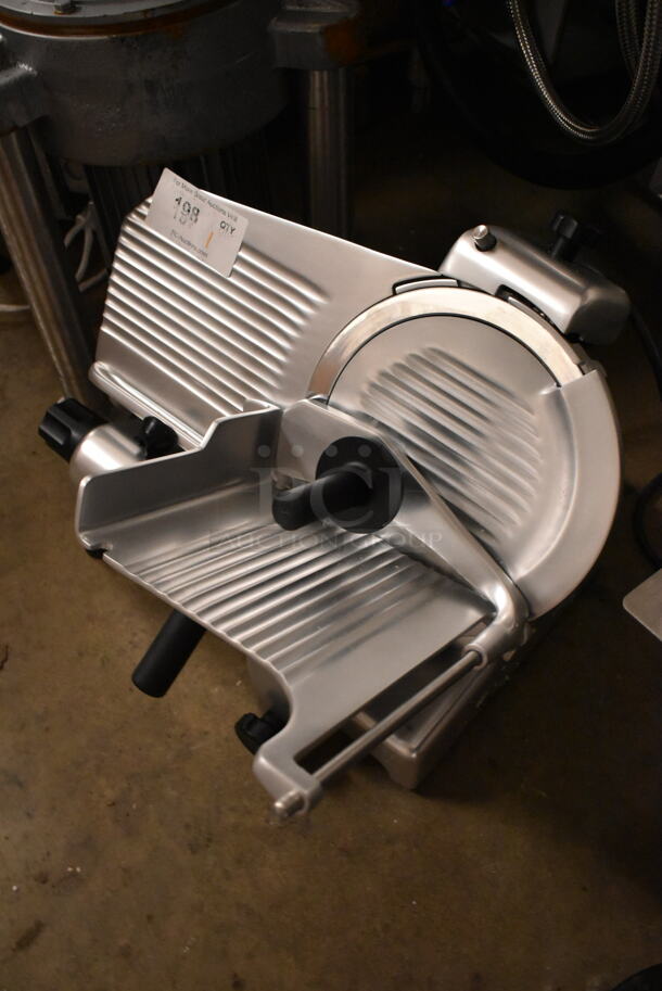 BRAND NEW SCRATCH AND DENT! Globe G10 Metal Commercial Countertop Meat Slicer w/ Blade Sharpener. 115 Volts, 1 Phase. Tested and Working! - Image 3 of 5