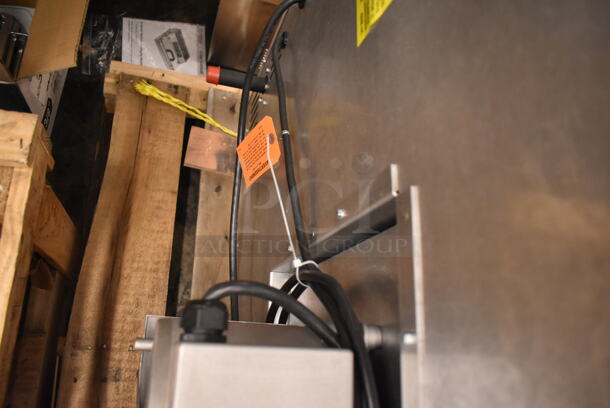 BRAND NEW SCRATCH AND DENT! Vulcan VC5GD-11D1Z Stainless Steel Commercial Full Size Convection Oven w/ View Through Doors, Metal Oven Racks and Thermostatic Controls. No Legs. Tested and Working! - Image 5 of 9