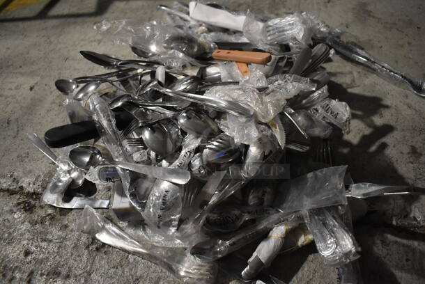 ALL ONE MONEY! Crate of Various BRAND NEW Items Including Spoons and Forks - Image 4 of 5
