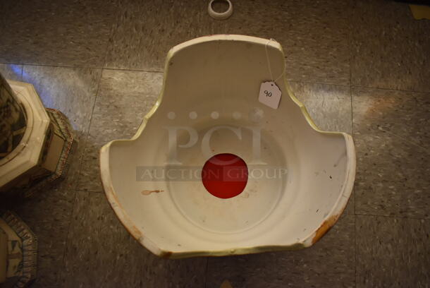 Vase Stand.  - Image 3 of 5