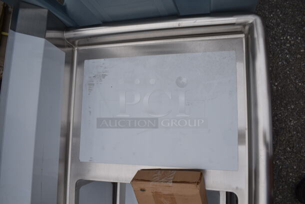 BRAND NEW SCRATCH AND DENT! Steelton 522CS11818R 38 3/4" 18-Gauge Stainless Steel One Compartment Commercial Sink with Right Drainboard - 18" x 18" x 12" Bowl - Image 5 of 8