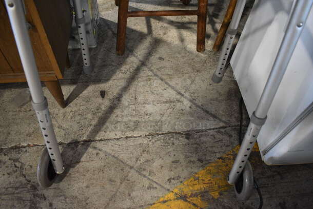 Gray Walker. 24x21x34 - Image 3 of 3