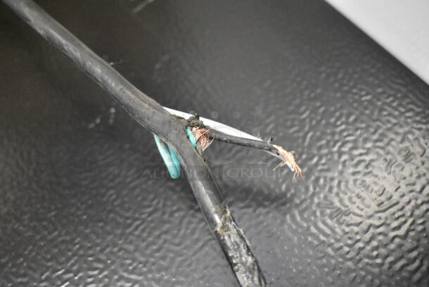 Hisense WMS044M6XVE Mini Cooler. 115 Volts, 1 Phase. Tested and Powers On But Does Not Get Cold
 - Image 2 of 6