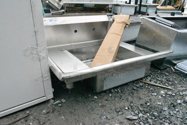 BRAND NEW SCRATCH AND DENT! Regency 600DDT36L 16 Gauge 3' Soiled / Dirty Dish Table - Left Drainboard - Image 3 of 6