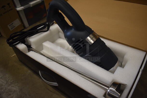 BRAND NEW SCRATCH AND DENT! AvaMix 928IBHD21 Stainless Steel Commercial 21" Shaft Immersion Blender. 120 Volts, 1 Phase. Tested and Working! - Image 2 of 9