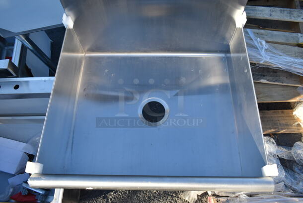 BRAND NEW SCRATCH AND DENT! Stainless Steel Commercial Single Bay Sink. - Image 3 of 4