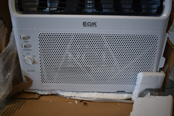BRAND NEW SCRATCH AND DENT! Emerson Quiet Kool EQK WKK0050007ZPDC2PBS11811 Window Mount Air Conditioner.  - Image 6 of 7