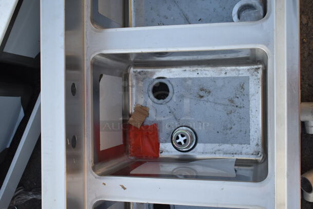 BRAND NEW SCRATCH AND DENT! Regency 600B3101413R 3 Bowl Underbar Sink with Drainboard - 48" x 18 3/4" - Right Drainboard - Image 6 of 8