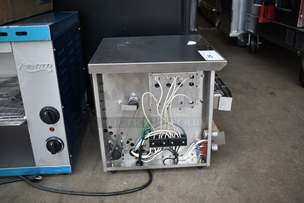 BRAND NEW SCRATCH AND DENT! Vollrath JT1BH Stainless Steel Commercial Countertop Conveyor Toaster with 2 1/2" Opening. Missing Panels. 120 Volts, 1 Phase. - Image 3 of 4