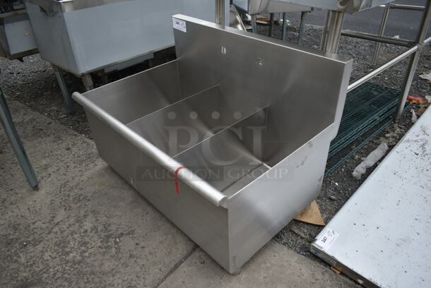 BRAND NEW SCRATCH AND DENT! Stainless Steel Commercial 3 Bay Sink. Comes w/ 2 Legs. - Image 2 of 3