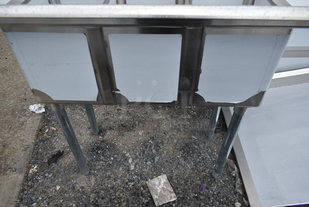 BRAND NEW SCRATCH AND DENT! Steelton 522CS31014LR Stainless Steel Commercial 2 Bay Sink w/ Dual Drain Boards. - Image 6 of 6
