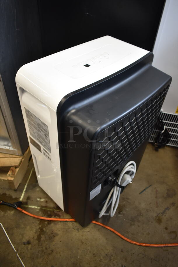 BRAND NEW SCRATCH AND DENT! Danby DDR070BDWDB Energy Star 70 Pint 2 Speed Dehumidifier. 115 Volts, 1 Phase. Tested and Working! - Image 3 of 5