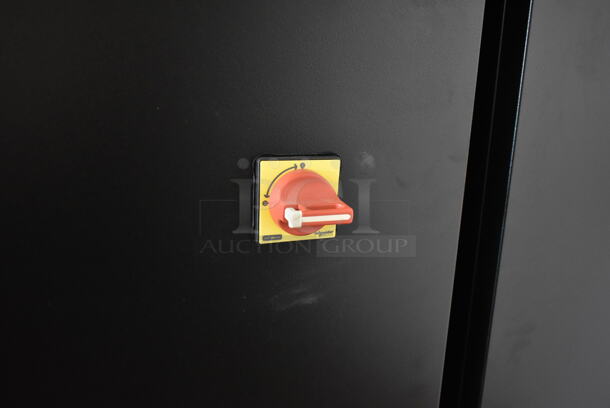 BRAND NEW SCRATCH AND DENT! Above Air MCC-036X-4-000-EC-UF0-CV-4R-2X2 Metal Commercial Vertical Floor Mounted Water Chiller. Goes Great w/ Lots 159 and 160! 460 Volts, 3 Phase.  - Image 3 of 10