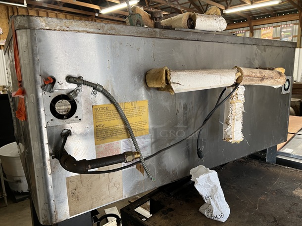 Blodgett Model 1048DD/AA-S Stainless Steel Commercial Natural Gas Powered Single Deck Pizza Oven on Metal Legs w/ Commercial Casters. Comes w/ 2 Cooking Stones. Unit Has An Added Humidity Steam Box Attachment For Donut Baking. 80,000 BTU. 60.5x45.5x72.5 - Image 12 of 12