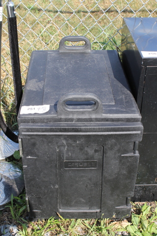 Carlisle NPC300N Black Poly Insulated Food Carrying Case.