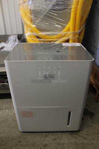 BRAND NEW SCRATCH AND DENT! Black & Decker BD22MWSA 22 pint 1500 sq. ft. Dehumidifier. 115 Volts, 1 Phase. Tested and Working!