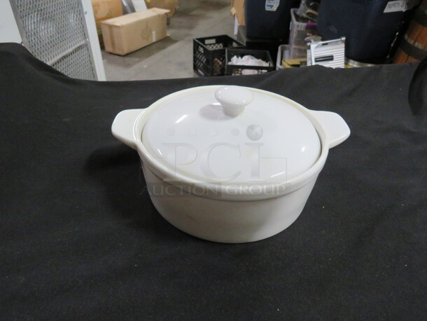 NEW 6-5/8 Inch Round Baking Dish With Lid. 6XBID. 