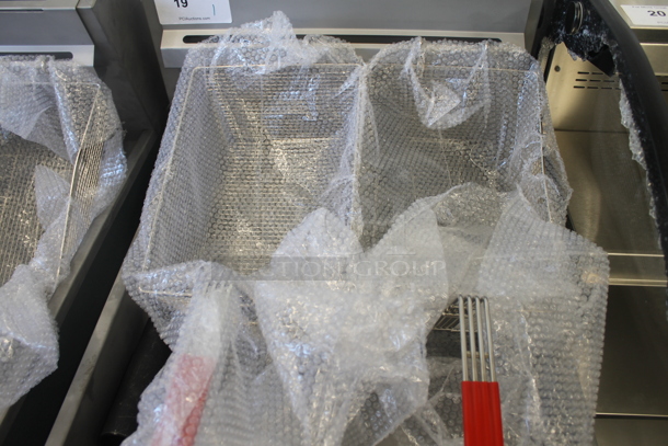 BRAND NEW SCRATCH AND DENT! 2016 Vulcan LG500-1 Stainless Steel Commercial Floor Style Natural Gas Powered 70 Pound Capacity Deep Fat Fryer w/ 2 Metal Fryer Baskets. 150,000 BTU. - Image 5 of 9