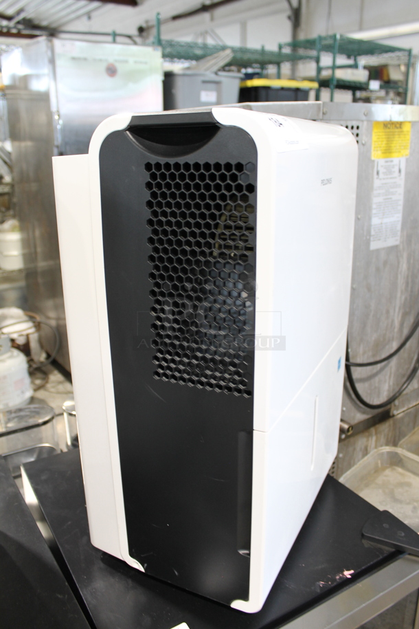 BRAND NEW SCRATCH AND DENT! Pelonis PAD40C1AWT 40 Pint Dehumidifier Energy Saving w/ Continuous Drain. 115 Volts, 1 Phase. Tested and Working! - Image 2 of 3