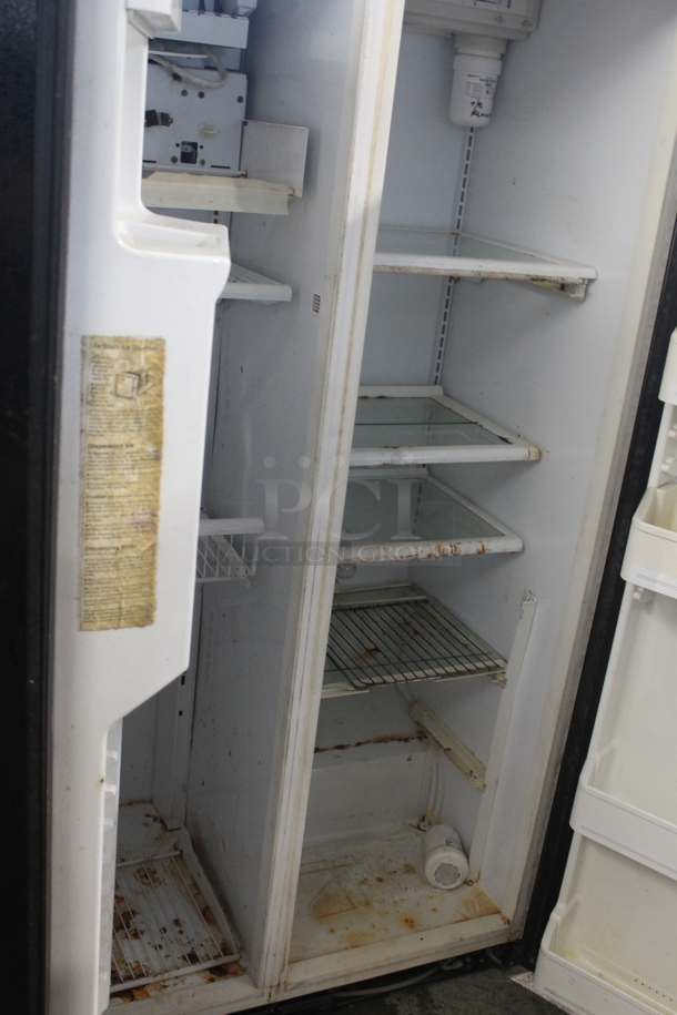 General Electric GE Stainless Steel Cooler Freezer Combo w/ Water and Ice Dispenser. Tested and Powers On But Does Not Get Cold - Image 5 of 6