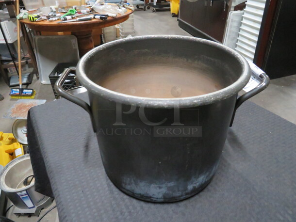 One Aluminum Stock Pot. 11X9 - Image 1 of 2