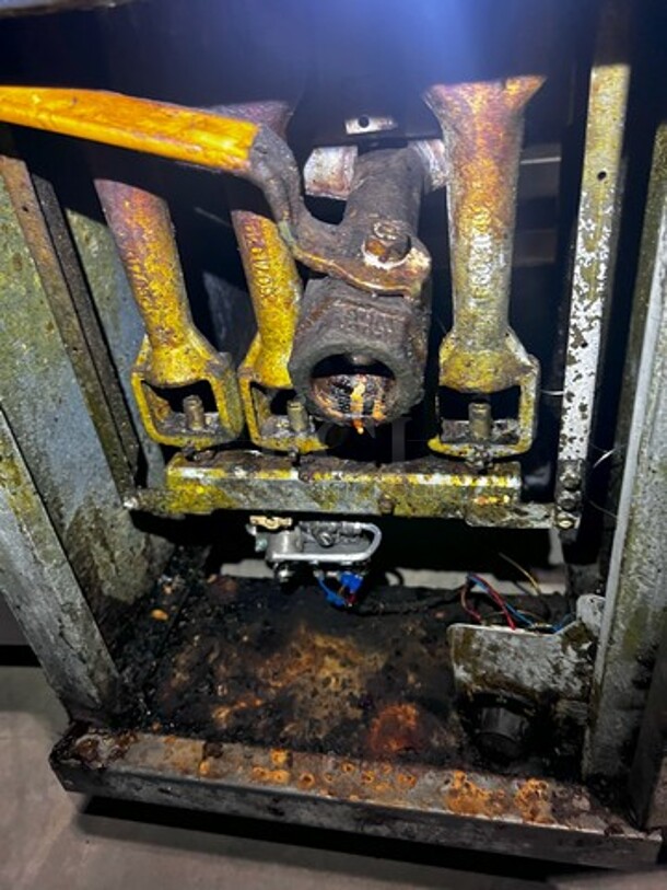 Pitco Single Fryolator, NO BASKETS, 
MEA-93-E Volume II
GAS - Image 5 of 5