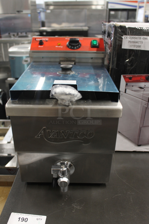 BRAND NEW SCRATCH AND DENT! Avantco 1771F200 Commercial Stainless Steel Electric Single Countertop Fryer With Night Cover and Fry Baskets. 208-240V. Tested And Working!  - Image 2 of 10