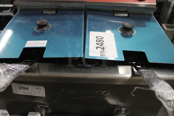 BRAND NEW SCRATCH AND DENT! Avantco Commercial Stainless Steel Electric Countertop Dual Tank Fryer With 2 Fryer Baskets. 250 Volts, 1 Phase. Tested And Working!  - Image 3 of 8