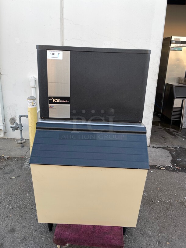Working! Ice-O-Matic 30 Inch Wide 465 lbs Daily Ice Production Elevation Series Air Cooled Full Cube Modular Commercial Ice Machine With Storage Bin NSF 115 Volt Tested and Working! - Image 2 of 6