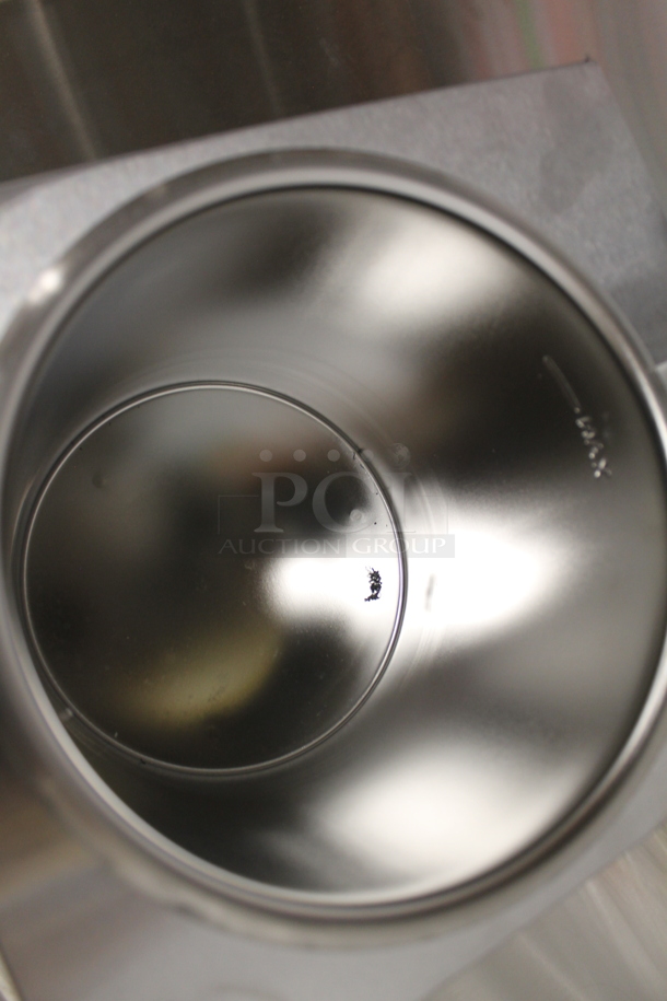 BRAND NEW SCRATCH AND DENT! Carnival King 382HSPW35 Stainless Steel Electric Countertop 3.5 Quart Condiment And Topping Warmer With Pump. 120V. Tested And Working!  - Image 5 of 9