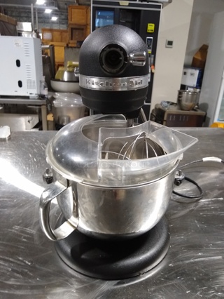 Kitchen Aid Mixer with Stainless Steel Bowl / Black
